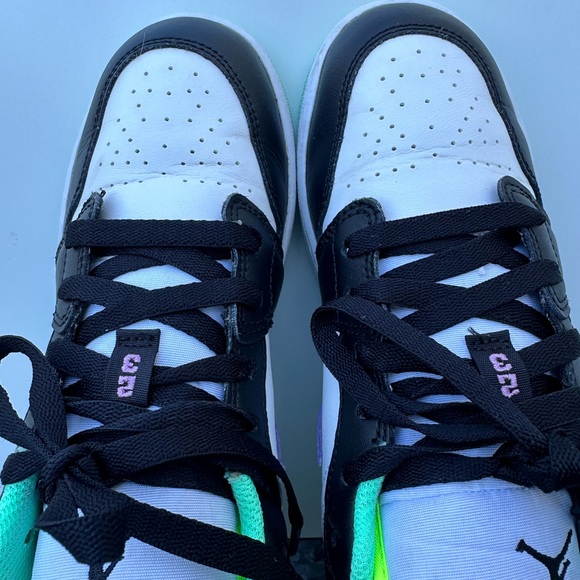 Nike 4.5 Air Jordan 1 Low GS Green Glow Violet Shock Authentic 553560-151 Unisex - Picture 6 of 11